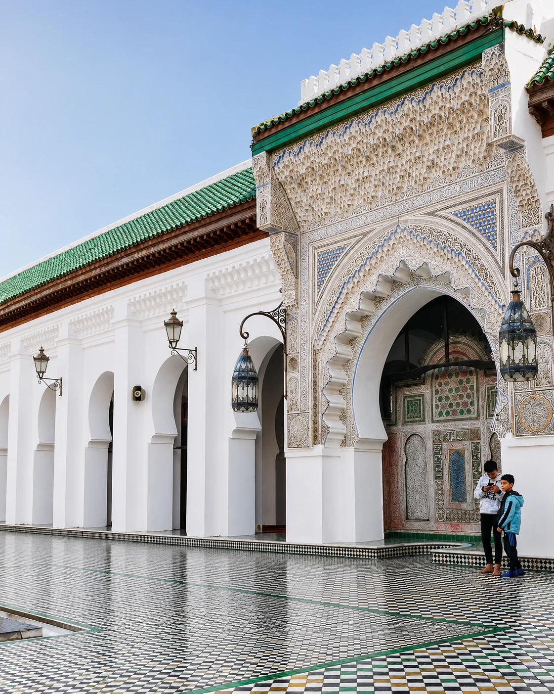 Fès imperial city image — white-and-green royal architecture with intricate ornament