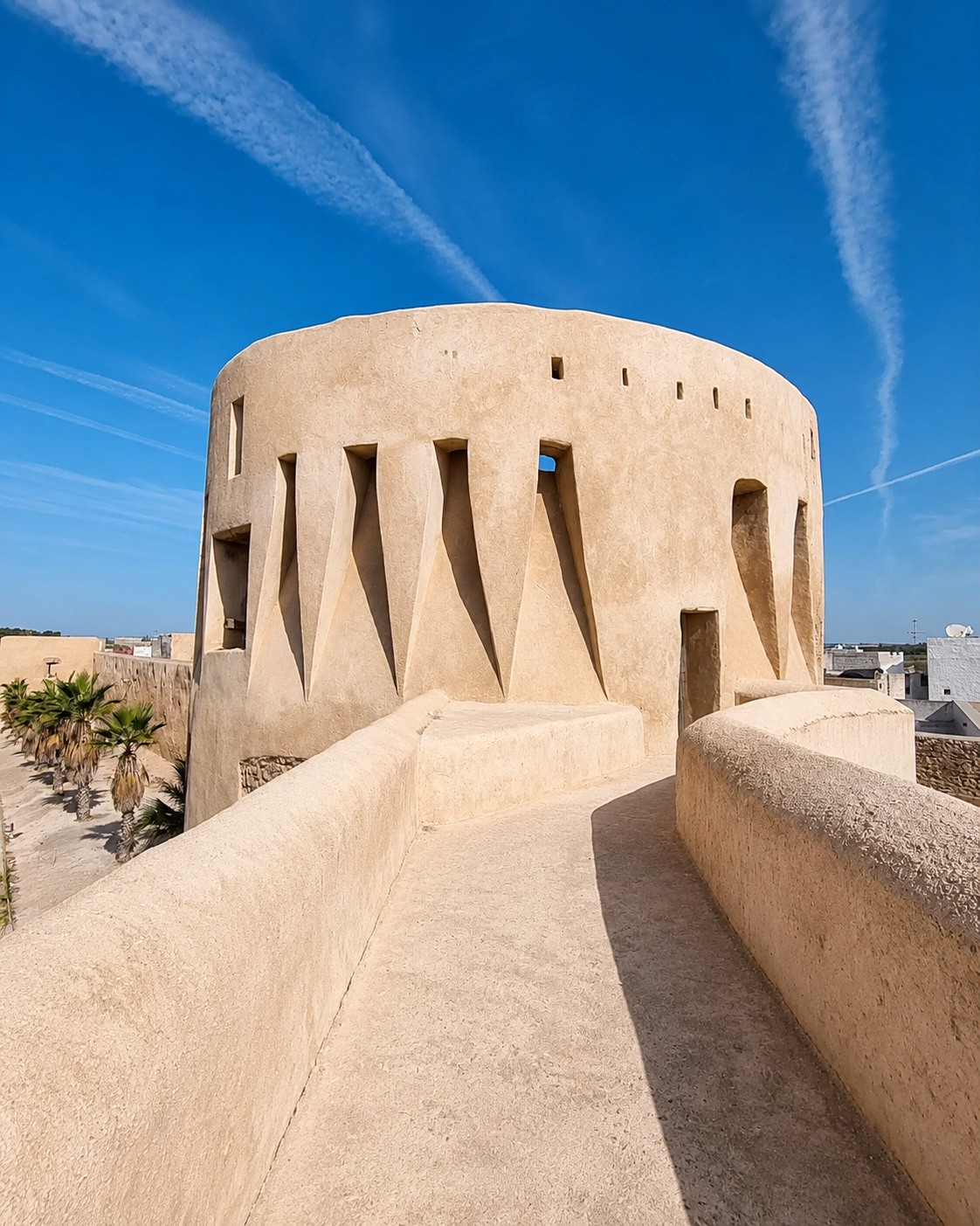 Round Azemmour tower and defensive masonry
