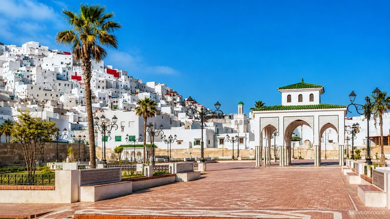 The white medina and hillside cityscape of Tétouan.
