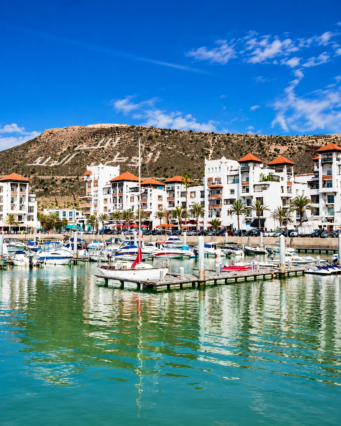 Agadir marina vertical light