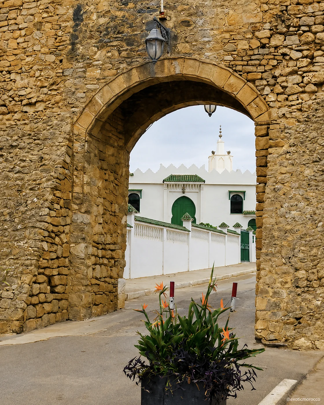 Stone gate