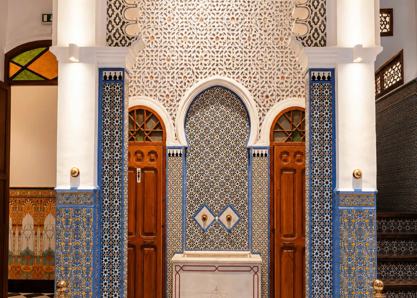 An architectural detail becomes material for a close-looking exercise.