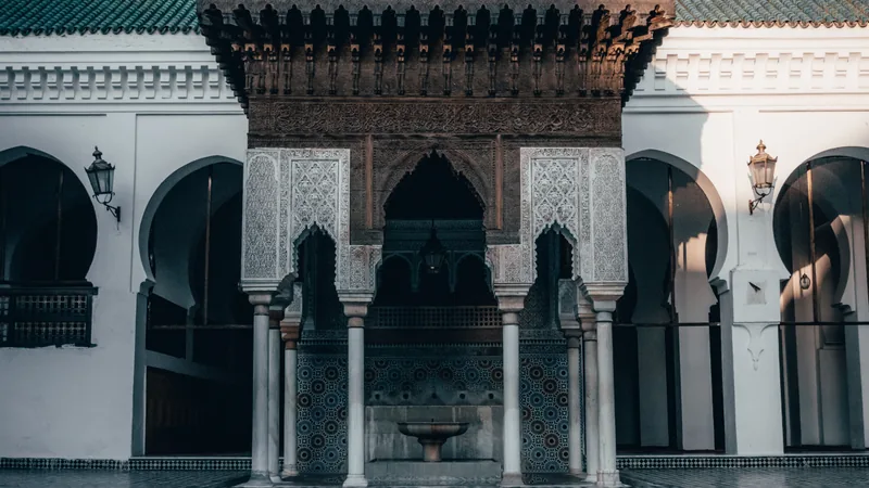 Courtyard pavilion and fountain at Al-Qarawiyyin Mosque in Fès.