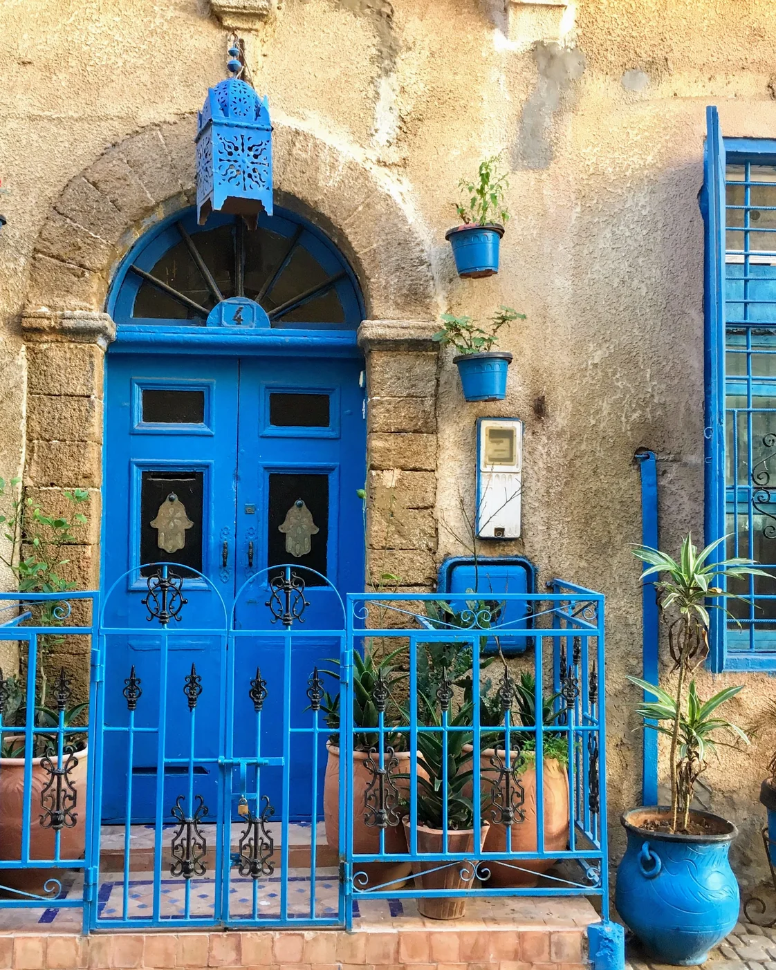 A doorway, a colour or a familiar object can begin a child’s own conversation with a place.
