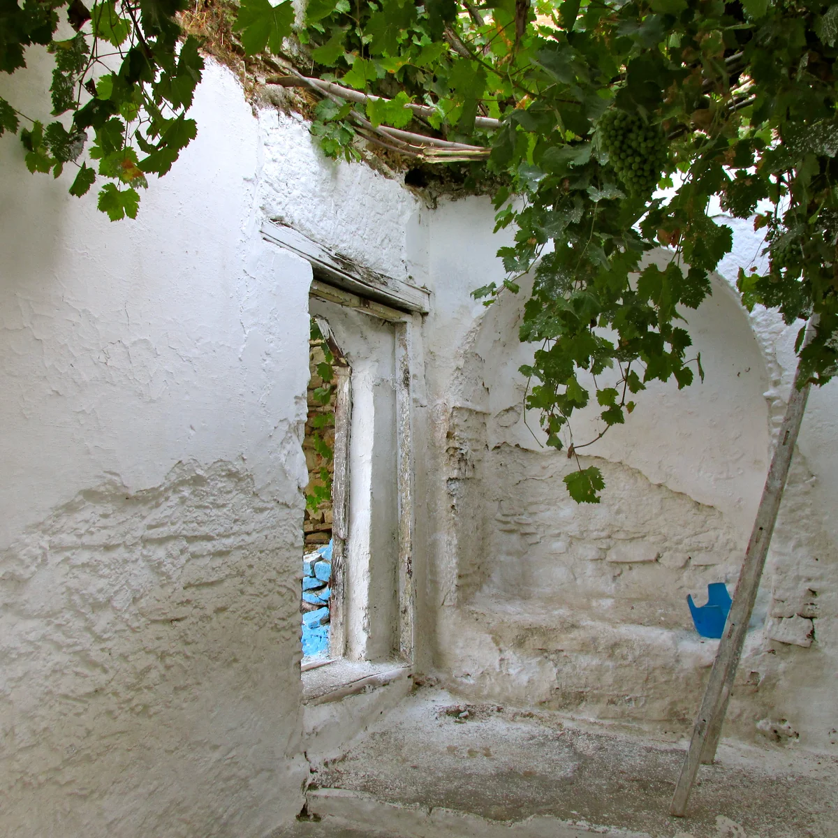 A quiet lane in Ouazzane: everyday streets deserve the same respect as famous sites.