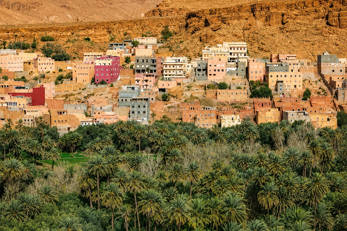 Palm oasis and colourful valley settlement near Tinghir