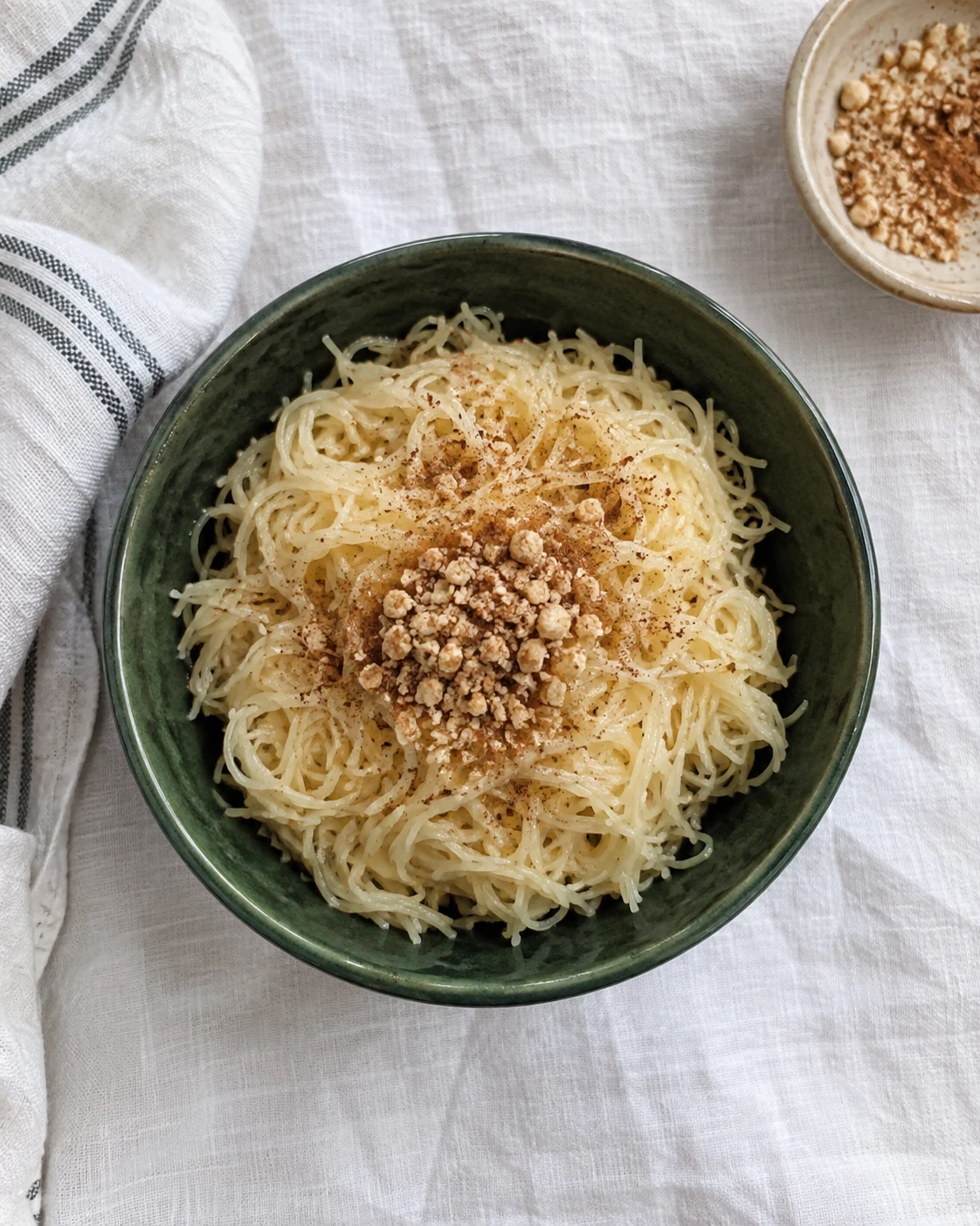 Fine vermicelli seffa with ground almonds and cinnamon